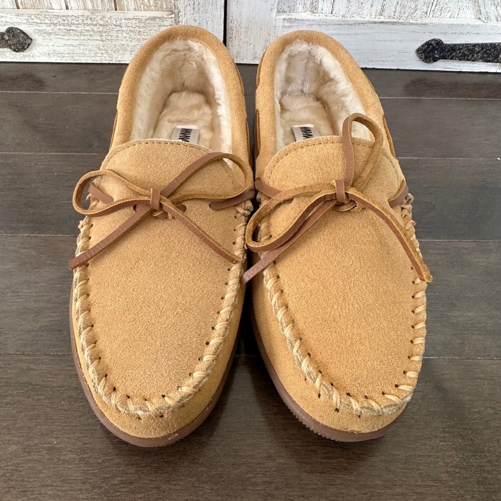 NWT Minnetonka Women's Pile-lined Hardsole Classic Moccasin Cabincore Tan 9